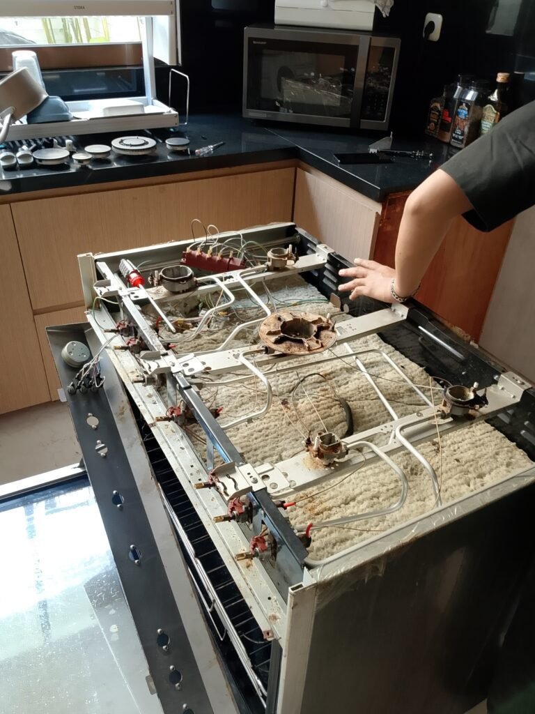 Service Center Tecnogas Bali melayani service kompor Tecnogas dengan teknisi berpengalaman. Perbaikan cepat, home service, bergaransi, dan menggunakan sparepart berkualitas.